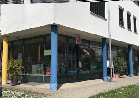 Bild des Eingagnsbereichs der Marien Apotheke Seubersdorf